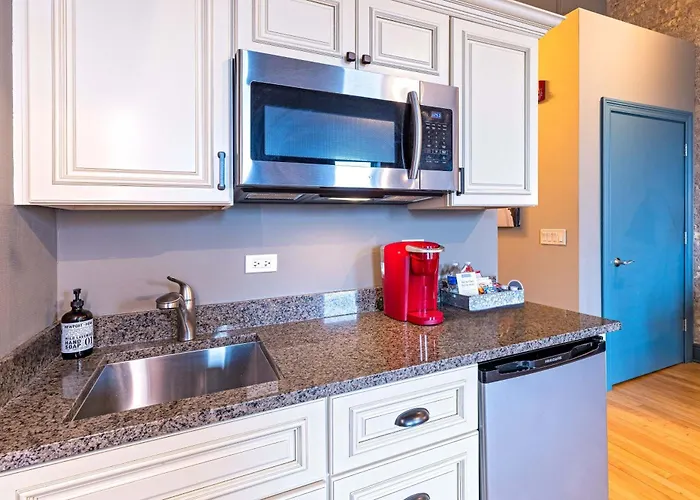 124 Lofts - Downtown Dundee - Walk To Dining * West Dundee